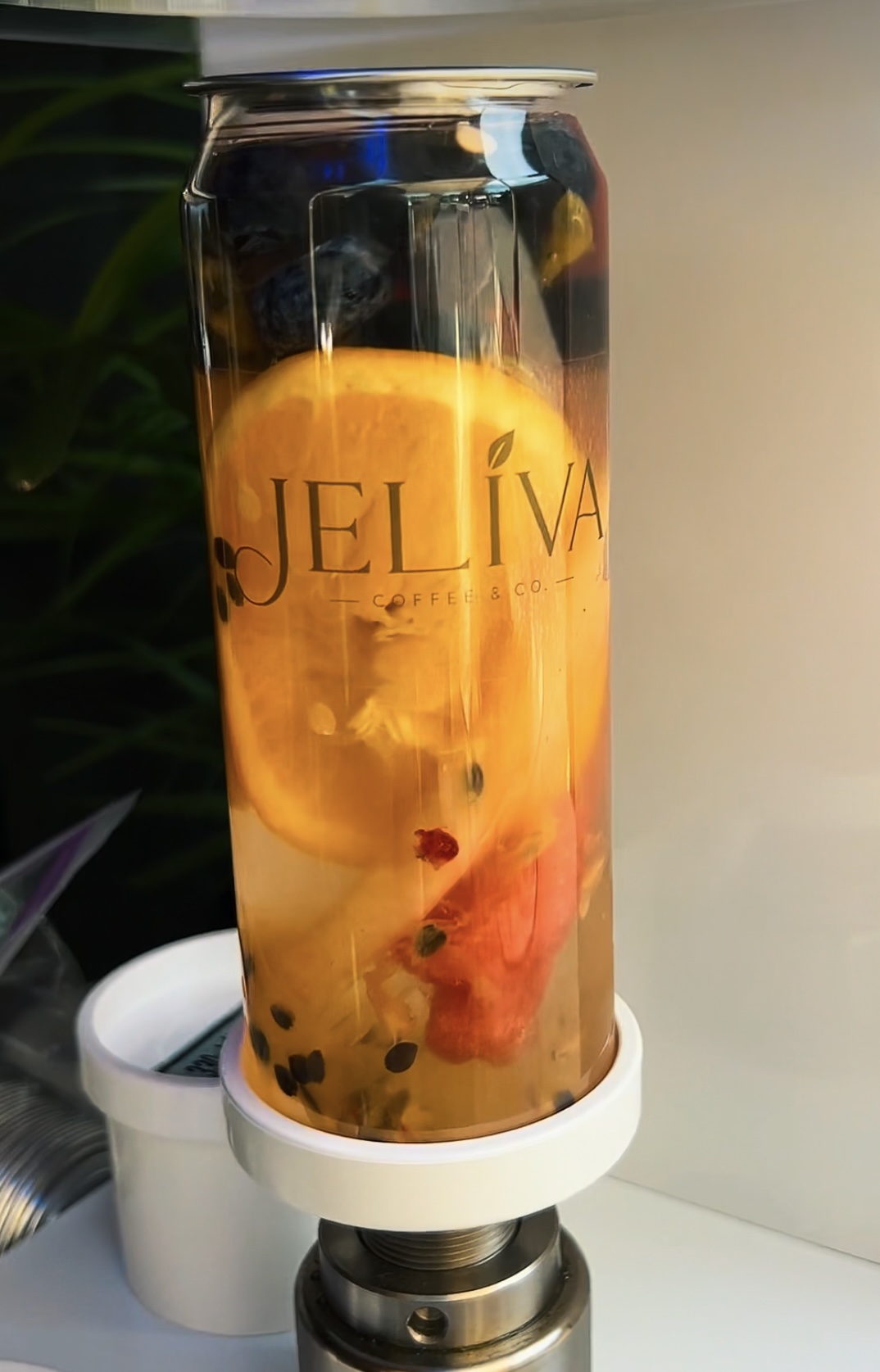 Jeliva can with citrus and berries